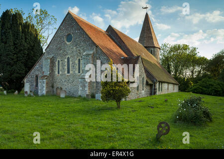 Frühling am Abend in Piddinghoe Dorfkirche in East Sussex, England. Stockfoto