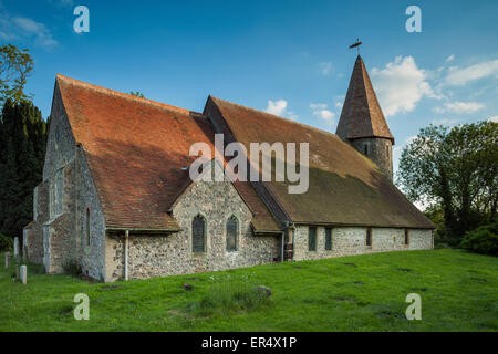 Frühling am Abend in Piddinghoe Dorfkirche in East Sussex, England. Stockfoto