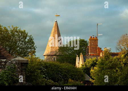 Frühling am Abend in Piddinghoe Dorf, East Sussex, England. Stockfoto