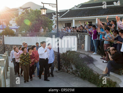 Hangzhou, China Zhejiang Provinz. 25. Mai 2015. Chinesischen Staatspräsidenten Xi Jinping besucht die Ganlan Township in Zhoushan Stadt, Ost-China Zhejiang Provinz, 25. Mai 2015. XI hatte eine Inspektionsreise in Zhejiang Provinz von 25 Mai bis 27. © Xie Huanchi/Xinhua/Alamy Live-Nachrichten Stockfoto