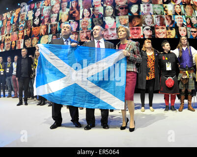 Neuen ersten Minister Schottlands, Nicola Sturgeon, befasst sich das Publikum bei der SSE Hydro in Glasgow. Die SNP neue Depute Leader Stewart Hosie und ehemaligen ersten Minister Alex Salmond sprach auch, und eine Vielzahl von lokalen Musical fungiert für die Politiker eröffnet.  Mitwirkende: Nicola Sturgeon, Alex Salmond, Stewart Hosie Where: Glasgow, Vereinigtes Königreich bei: 22. November 2014 Credit: WENN.com Stockfoto