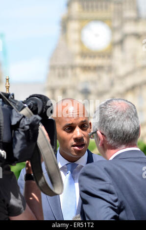 Chuka Umunna Arbeit im Parlament, London, UK interviewt. 27. Mai 2015 nach die Zustand-Öffnung des Parlaments.  Bildnachweis: PjrNews/Alamy Live-Nachrichten Stockfoto