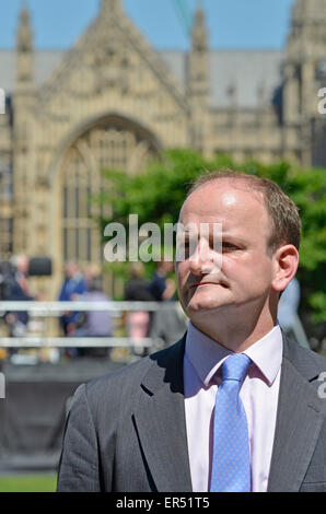 Douglas Carswell (UKIP) interviewt am College Green, London, UK. 27. Mai 2015. Nachdem die Zustand-Öffnung des Parlaments. Bildnachweis: PjrNews/Alamy Live-Nachrichten Stockfoto