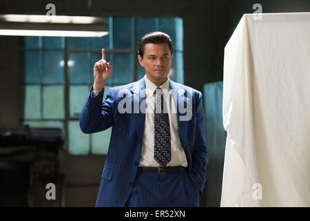 Der Wolf der Wall Street ist ein 2013 amerikanischen biographischen schwarze Komödie Film unter der Regie von Martin Scorsese.  Dieses Foto ist nur zu redaktionellen Zwecken und unterliegen dem Copyright von der Filmgesellschaft und/oder der Fotograf von dem Film oder der Firma zugeordnet und kann nur durch Veröffentlichungen im Zusammenhang mit der Förderung der oben genannten Film reproduziert werden. Eine obligatorische Gutschrift auf die Filmgesellschaft ist erforderlich. Der Fotograf sollte auch angerechnet werden, wenn bekannt. Stockfoto