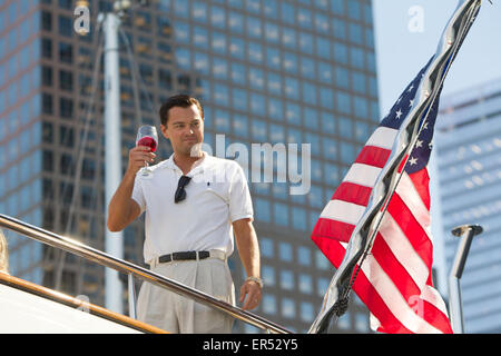 Der Wolf der Wall Street ist ein 2013 amerikanischen biographischen schwarze Komödie Film unter der Regie von Martin Scorsese.  Dieses Foto ist nur zu redaktionellen Zwecken und unterliegen dem Copyright von der Filmgesellschaft und/oder der Fotograf von dem Film oder der Firma zugeordnet und kann nur durch Veröffentlichungen im Zusammenhang mit der Förderung der oben genannten Film reproduziert werden. Eine obligatorische Gutschrift auf die Filmgesellschaft ist erforderlich. Der Fotograf sollte auch angerechnet werden, wenn bekannt. Stockfoto