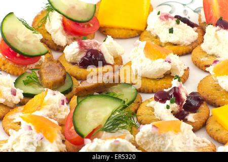 Sortierte Canopes, Vorspeise Cracker mit Belag Stockfoto