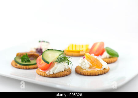 Sortierte Canopes, Vorspeise Cracker mit Belag Stockfoto