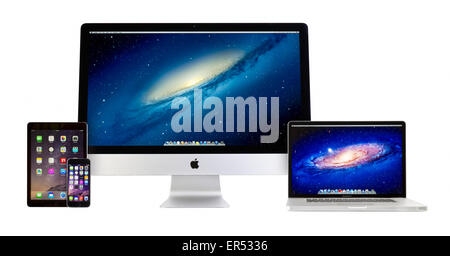 Apple iMac 27-Zoll-Desktop-Computer, Macbook Pro, iPad Air 2 und iPhone 6 auf weißem Hintergrund Stockfoto