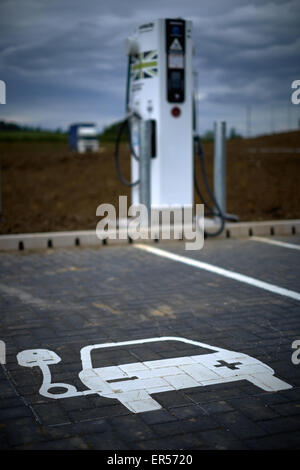 Elektro-Auto aufladen station Stockfoto
