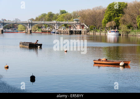 Schloss Richmond und Steg aus Twickenham Brücke, Twickenham, Greater London, England, Vereinigtes Königreich Stockfoto