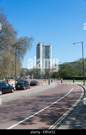 London Hilton on Park Lane Hotel vom Hyde Park, South Carriage Drive, Mayfair, Westminster, London, England, Vereinigtes Königreich Stockfoto