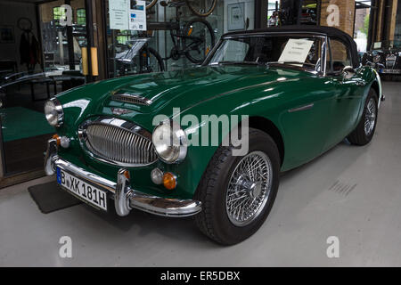 BERLIN - 10. Mai 2015: Der Roadster Austin-Healey 3000 Mk 3. Die 28. Berlin-Brandenburg-Oldtimer-Tag Stockfoto