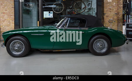 BERLIN - 10. Mai 2015: Der Roadster Austin-Healey 3000 Mk 3. Die 28. Berlin-Brandenburg-Oldtimer-Tag Stockfoto