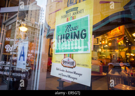 Ein Potbelly Sandwich Shop in New York Beiträge "Jetzt mieten" Zeichen in ihre Fenster auf Dienstag, 26. Mai 2015 gesehen. (© Richard B. Levine) Stockfoto
