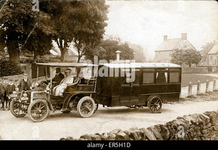 Panhard-Levassor Oldtimer und Caravan, England. Voiture et Caravane Anciennes 1900er Jahren Stockfoto