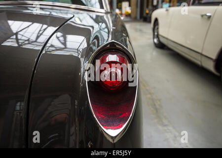 BERLIN - 10. Mai 2015: Die hintere Bremse Lichter Oldtimer Facel Vega FV4 Taifun, 1958. Die 28. Berlin-Brandenburg-Oldtimer-Tag Stockfoto