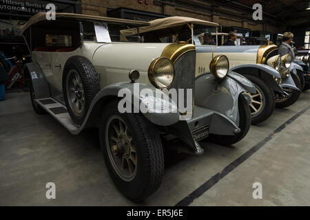 BERLIN - 10. Mai 2015: Oldtimer des deutschen Herstellers NAG D4 10/45 Phaeton. 28. Berlin-Brandenburg-Oldtimer-Tag Stockfoto