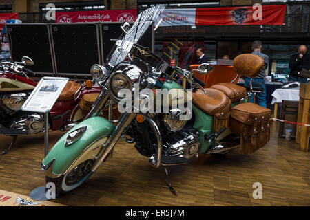 BERLIN - 10. Mai 2015: Motorrad Indian Chief Classic (2014-Present). 28. Berlin-Brandenburg-Oldtimer-Tag Stockfoto