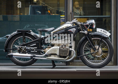 BERLIN - 10. Mai 2015: Vintage Motorrad Zuendapp K800, 1937. Die 28. Berlin-Brandenburg-Oldtimer-Tag Stockfoto