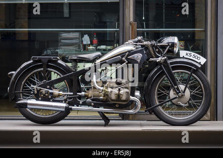 BERLIN - 10. Mai 2015: Vintage Motorrad Zuendapp KS500, 1936. Die 28. Berlin-Brandenburg-Oldtimer-Tag Stockfoto