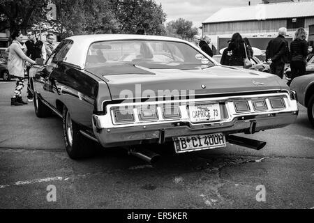 BERLIN - 10. Mai 2015: Full-size Car Chevrolet Caprice, 1973. Schwarz und weiß. Sicht nach hinten. 28. Berlin-Brandenburg-Oldtimer-Tag Stockfoto