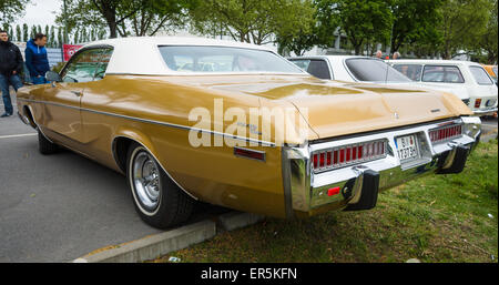 BERLIN - 10. Mai 2015: Full-size Car Dodge Polara Custom (vierte Generation). Sicht nach hinten. 28. Berlin-Brandenburg-Oldtimer-Tag Stockfoto