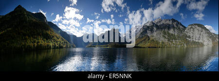 Blick über See Info zum Watzmann-massiv, Berchtesgadener Land, Oberbayern, Deutschland Stockfoto