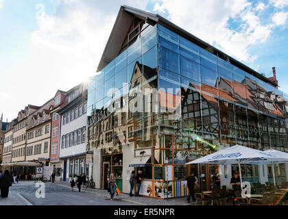 Bürogebäude auf Benedikt Platz mit Reflexion, Erfurt, Thüringen, Deutschland Stockfoto