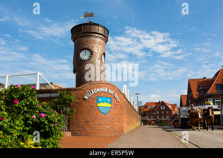 Kleiner Leuchtturm mit Emblem, Insel Juist, Nationalpark, Nordsee, Ostfriesischen Inseln, Ostfriesland, Niedersachsen, Deutschland, E Stockfoto