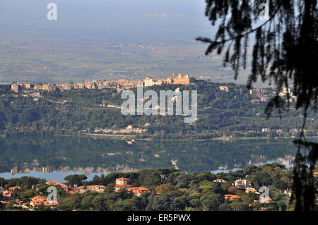 Castel Gandolfo am Albaner See in Castelli Romano in der Nähe von Rom, Latium, Italien Stockfoto