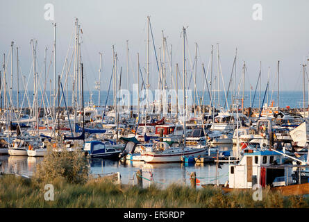 Yachthafen am Abend Seebad der Ostsee an der Ostsee, Mecklenburg-Western Pomerania, Deutschland Stockfoto