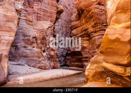 Arnon Fluss vorbei an einer Schlucht, Wadi Mujib, Jordanien, Naher Osten Stockfoto