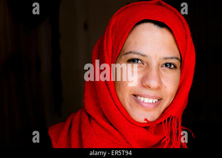 Porträt einer jungen Frau, Wadi Rum, Jordanien, Nahost Beduinen Stockfoto