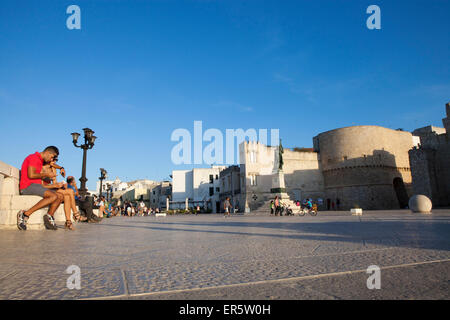 Uferpromenade von Otranto, Adria, Provinz Lecce, Apulien, Halbinsel Salento, Italien, Europa Stockfoto