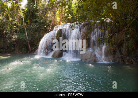 Wasserfall in der Erawan Nationalpark, Kanchanaburi, Provinz Kanchanaburi, Thailand, Asien Stockfoto