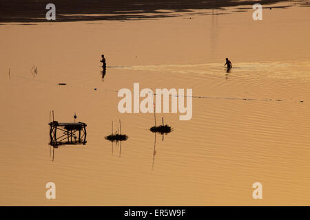 Fischer auf dem Mekong Fluss, Vientiane Hauptstadt von Laos, Asien Stockfoto