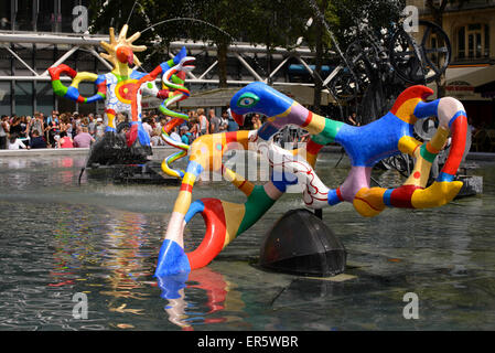 La Fontaine Stravinsky Brunnen von Niki de Saint Phalle und Jean Tinguely, Paris, Frankreich, Europa Stockfoto