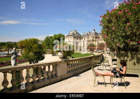 Jardin du Luxembourg mit Palais du Luxembourg, Paris, Frankreich, Europa Stockfoto