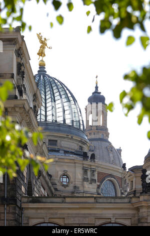 Kuppeln der Akademie der bildenden Künste und Frauenkirche, Dresden, Sachsen, Deutschland Stockfoto