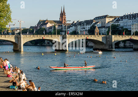 Rhein im Sommer, Basel, Schweiz Stockfoto
