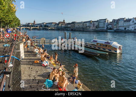 Rhein im Sommer, Basel, Schweiz Stockfoto