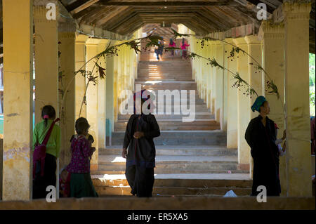 PA-O Frauen bei Phaung Tha Kyaung Pagode, Inle-See, Shan Staat, Myanmar, Burma Stockfoto