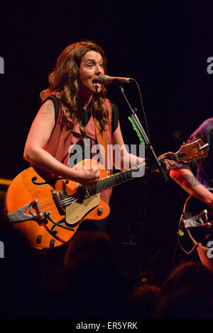 Toronto, Kanada. 27. Mai 2015. US-amerikanische alternative Country und Folk Rock Sängerin Brandi Carlile führt in The Danforth Music Hall. Bildnachweis: EXImages/Alamy Live-Nachrichten Stockfoto