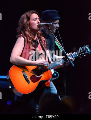 Toronto, Kanada. 27. Mai 2015. US-amerikanische alternative Country und Folk Rock Sängerin Brandi Carlile führt in The Danforth Music Hall. Bildnachweis: EXImages/Alamy Live-Nachrichten Stockfoto