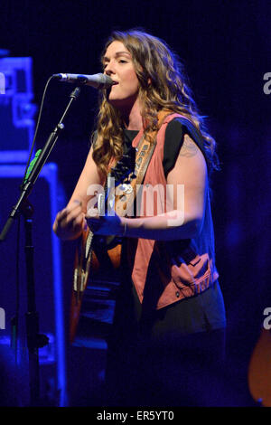 Toronto, Kanada. 27. Mai 2015. US-amerikanische alternative Country und Folk Rock Sängerin Brandi Carlile führt in The Danforth Music Hall. Bildnachweis: EXImages/Alamy Live-Nachrichten Stockfoto