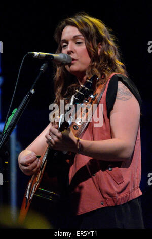 Toronto, Kanada. 27. Mai 2015. US-amerikanische alternative Country und Folk Rock Sängerin Brandi Carlile führt in The Danforth Music Hall. Bildnachweis: EXImages/Alamy Live-Nachrichten Stockfoto