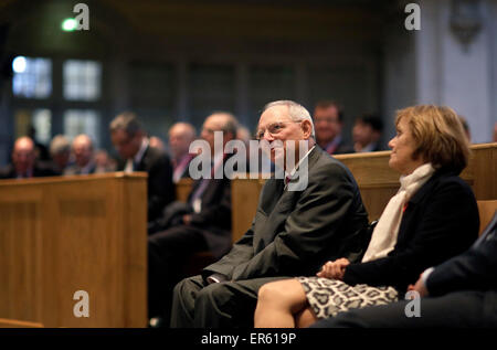 Dresden, Deutschland. 27. Mai 2015. Treffen der G7-Finanzminister und-Notenbankgouverneure in Dresden. Begrüßungsempfang an Frauenkirche mit Wolfgang Schaeuble, Bundesminister für Finanzen und seiner Frau Ingeborg, 27.05.2015. Bildnachweis: Dpa picture Alliance/Alamy Live News Stockfoto