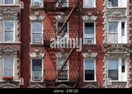Gebäude mit Feuerleitern, Manhattan, New York, USA Stockfoto