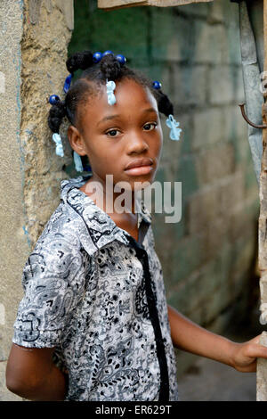 Mädchen, 11 Jahre, Porträt, Port-au-Prince, Ouest Abteilung, Haiti Stockfoto