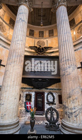 Grab des Königs Victor Emanuel II im Pantheon, Piazza della Rotonda, Rom, Latium, Italien Stockfoto